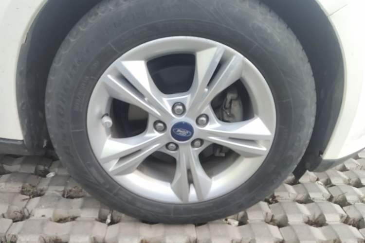 Used Ford Focus 2012 Sedan 1.6L Automatic Fashion Edition Right Front Wheel Hub
