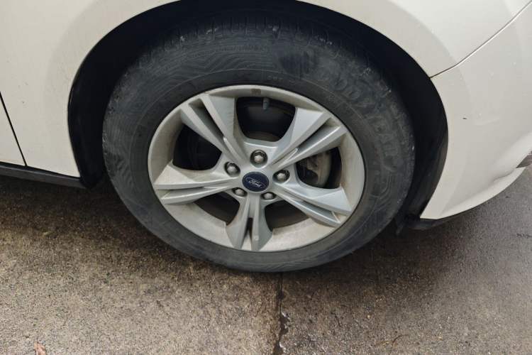 Used Ford Focus 2012 Hatchback 1.6L Automatic Fashion Edition Right Front Wheel Hub