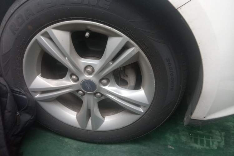 Used Ford Focus 2012 Hatchback 1.6L Automatic Fashion Edition Right Front Wheel Hub