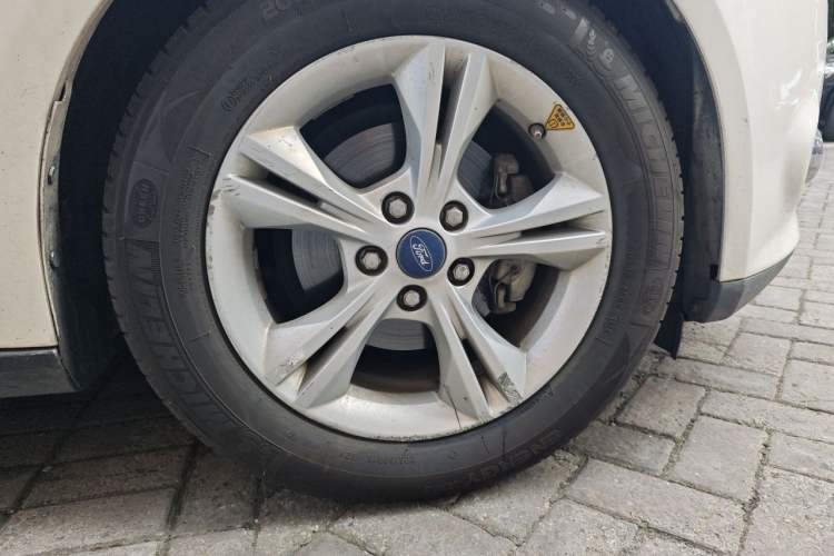 Used Ford Focus 2012 Hatchback 1.6L Automatic Fashion Edition Right Front Wheel Hub