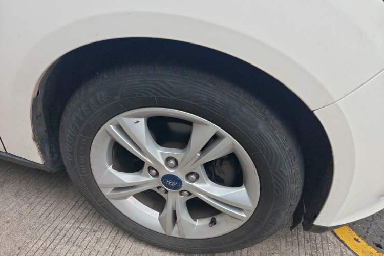 Used Ford Focus 2012 Sedan 1.6L Automatic Fashion Edition Right Front Wheel Hub