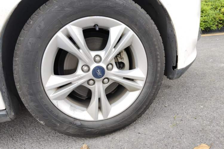 Used Ford Focus 2012 Sedan 1.6L Automatic Fashion Edition Right Front Wheel Hub