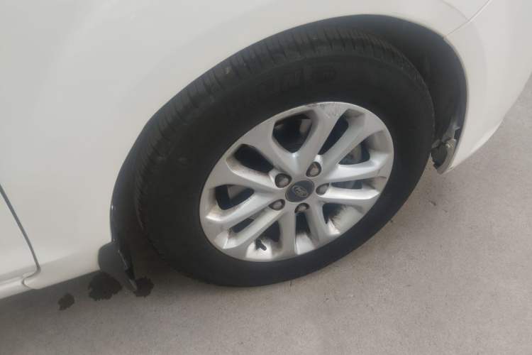 Used Ford Focus 2012 Hatchback Classic 1.8L Automatic Base Model Right Front Wheel Hub