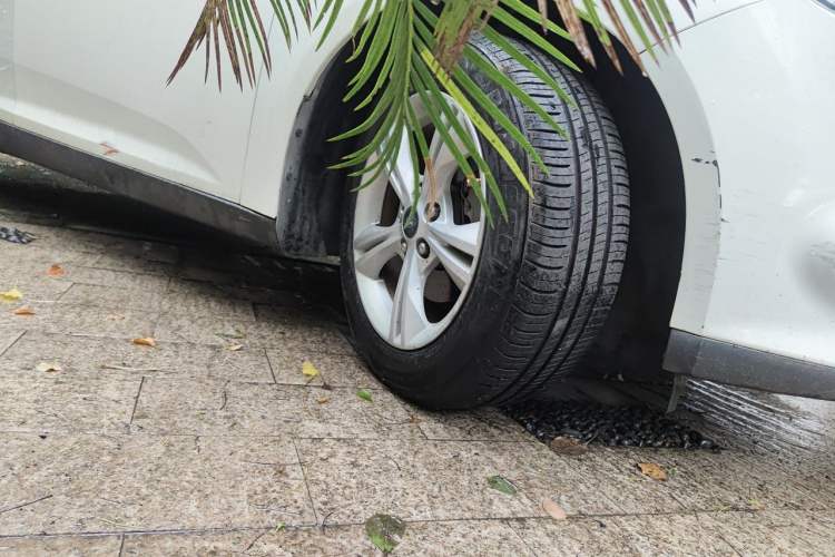Used Ford Focus 2012 Hatchback 1.6L Manual Fashion Edition Right Front Wheel Hub
