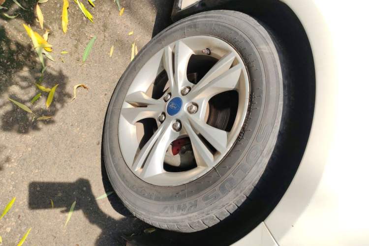 Used Ford Focus 2012 Sedan 1.6L Automatic Fashion Edition Right Front Wheel Hub