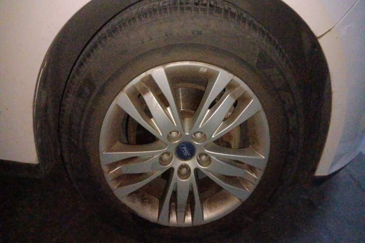 Used Ford Focus 2012 Sedan 1.6L Automatic Comfort Model Right Front Wheel Hub