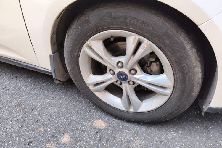 Used Ford Focus 2012 Hatchback 1.6L Automatic Fashion Edition Right Front Wheel Hub
