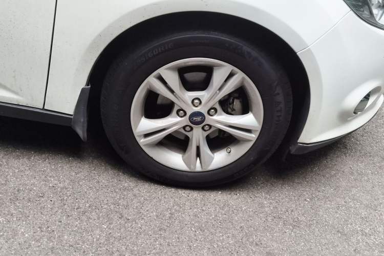 Used Ford Focus 2012 Sedan 1.6L Automatic Fashion Edition Right Front Wheel Hub