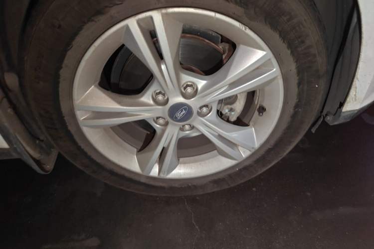 Used Ford Focus 2012 Hatchback 1.6L Automatic Fashion Edition Right Front Wheel Hub