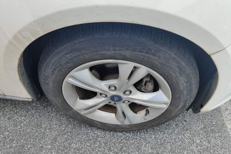 Used Ford Focus 2012 Sedan 1.6L Automatic Fashion Edition Right Front Wheel Hub