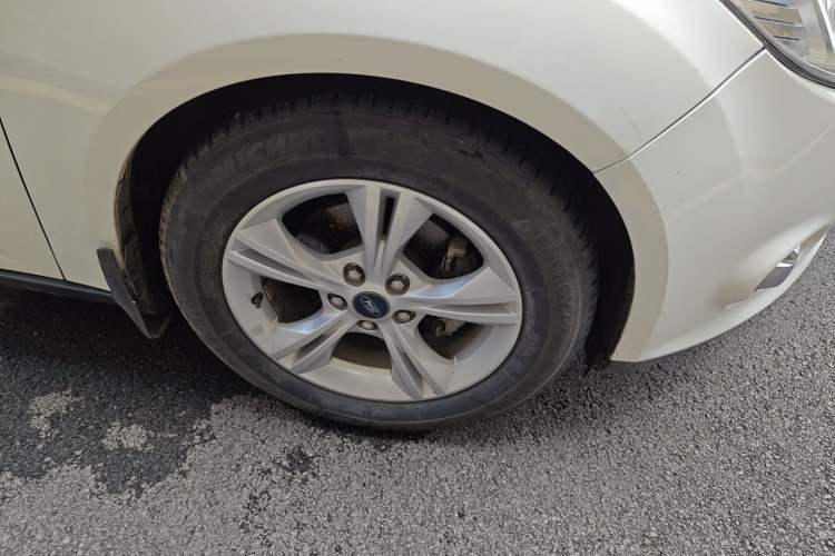 Used Ford Focus 2012 Hatchback 1.6L Automatic Fashion Edition Right Front Wheel Hub