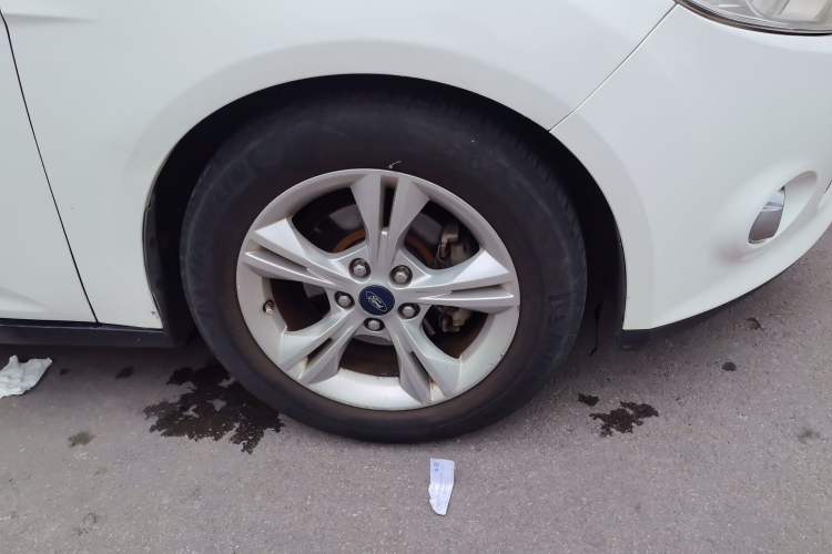 Used Ford Focus 2012 Hatchback 1.6L Automatic Fashion Edition Right Front Wheel Hub