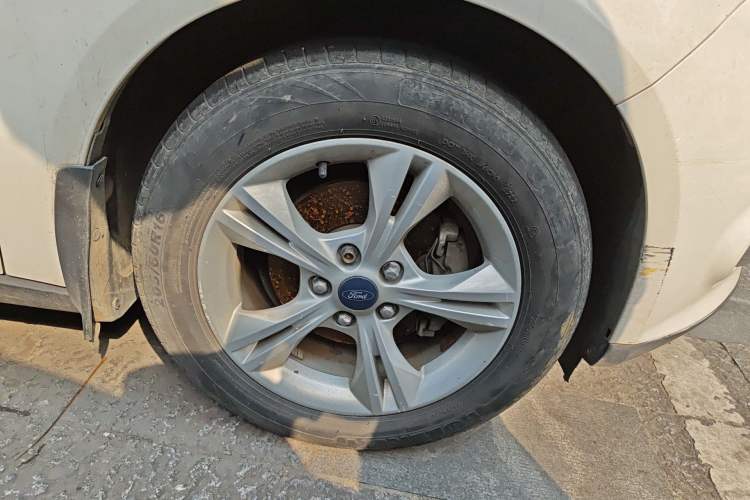 Used Ford Focus 2012 Sedan 1.6L Automatic Fashion Edition Right Front Wheel Hub