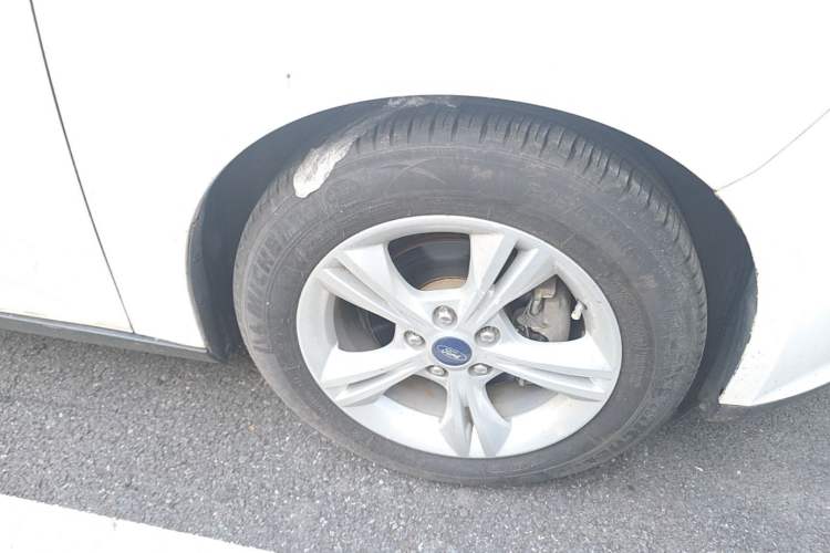 Used Ford Focus 2012 Hatchback 1.6L Automatic Fashion Edition Right Front Wheel Hub