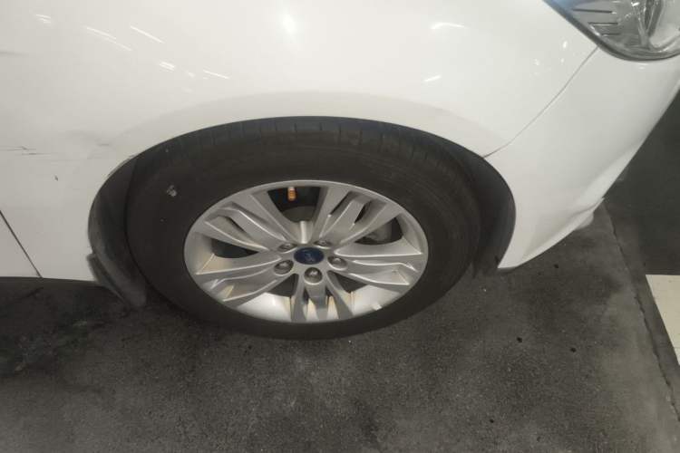 Used Ford Focus 2012 Sedan 1.6L Automatic Comfort Model Right Front Wheel Hub
