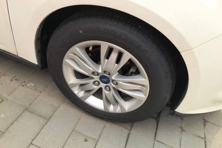 Used Ford Focus 2012 Hatchback 1.6L Automatic Comfort Model Right Front Wheel Hub