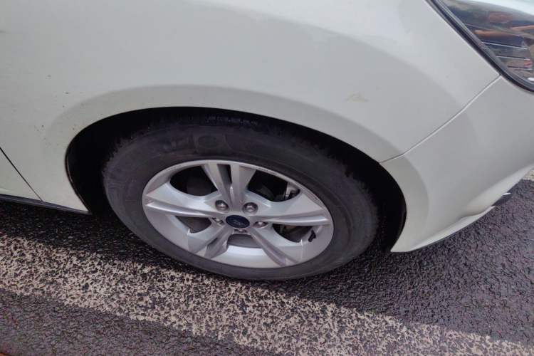 Used Ford Focus 2012 Hatchback 1.6L Automatic Fashion Edition Right Front Wheel Hub
