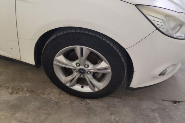 Used Ford Focus 2012 Sedan 1.6L Automatic Fashion Edition Right Front Wheel Hub