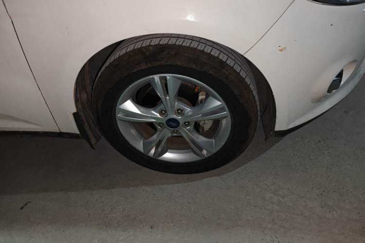 Used Ford Focus 2012 Sedan 1.6L Automatic Fashion Edition Right Front Wheel Hub