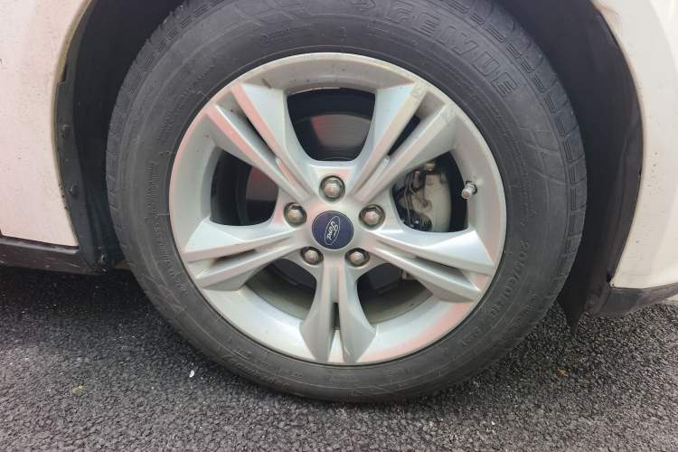 Used Ford Focus 2012 Hatchback 1.6L Automatic Fashion Edition Right Front Wheel Hub