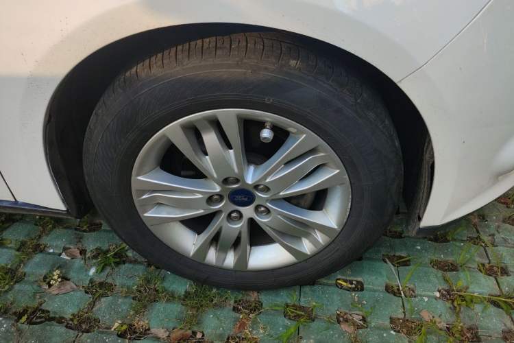 Used Ford Focus 2012 Hatchback 1.6L Manual Comfort Model Right Front Wheel Hub