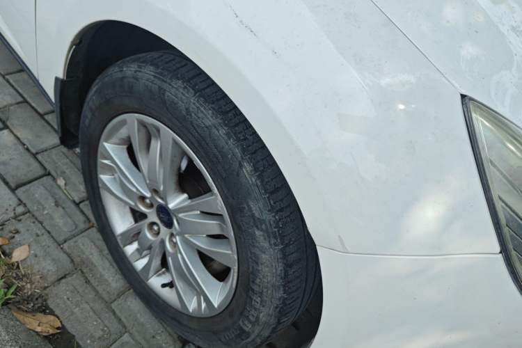 Used Ford Focus 2012 Sedan 1.6L Automatic Comfort Model Right Front Wheel Hub