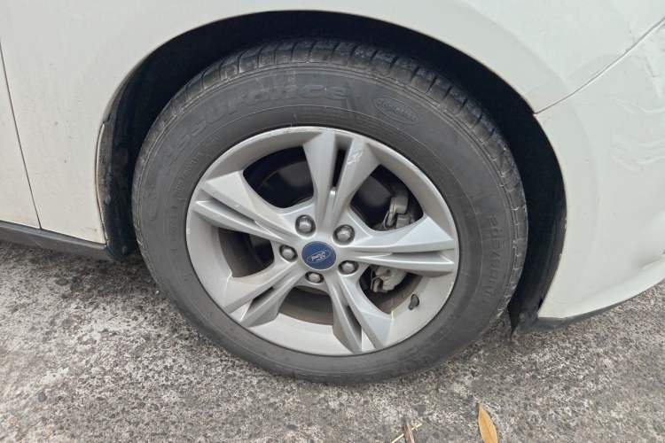 Used Ford Focus 2012 Sedan 1.6L Automatic Fashion Edition Right Front Wheel Hub