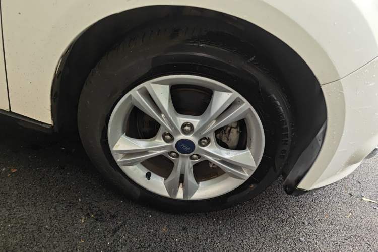 Used Ford Focus 2012 Sedan 1.6L Automatic Fashion Edition Right Front Wheel Hub