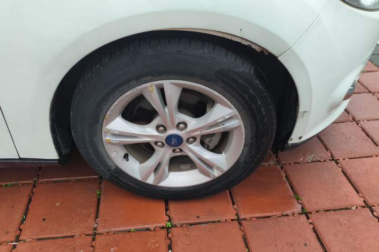 Used Ford Focus 2012 Hatchback 1.6L Automatic Fashion Edition Right Front Wheel Hub