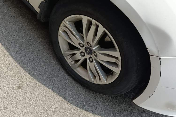 Used Ford Focus 2012 Hatchback 1.6L Automatic Comfort Model Right Front Wheel Hub