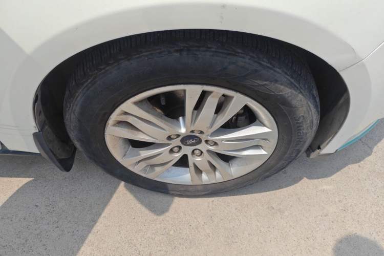Used Ford Focus 2012 Sedan 1.6L Automatic Comfort Model Right Front Wheel Hub