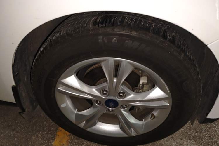 Used Ford Focus 2012 Hatchback 1.6L Automatic Fashion Edition Right Front Wheel Hub