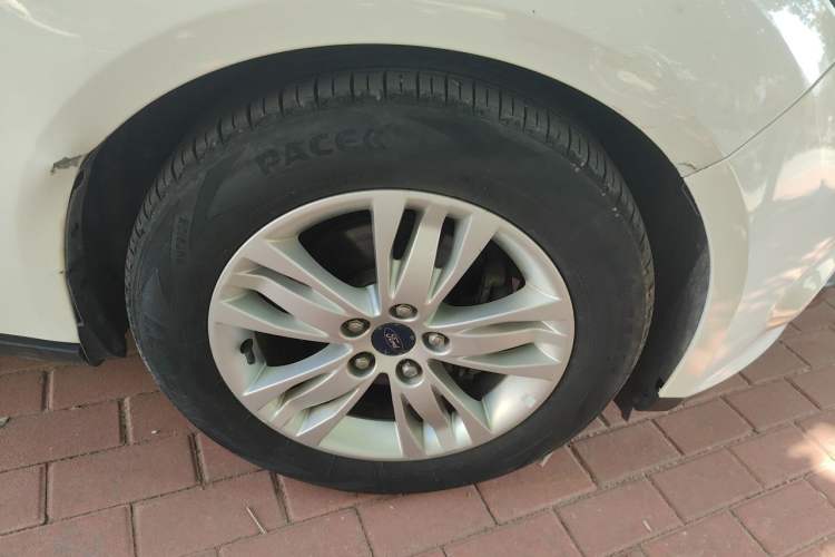 Used Ford Focus 2012 Hatchback 1.6L Automatic Comfort Model Right Front Wheel Hub