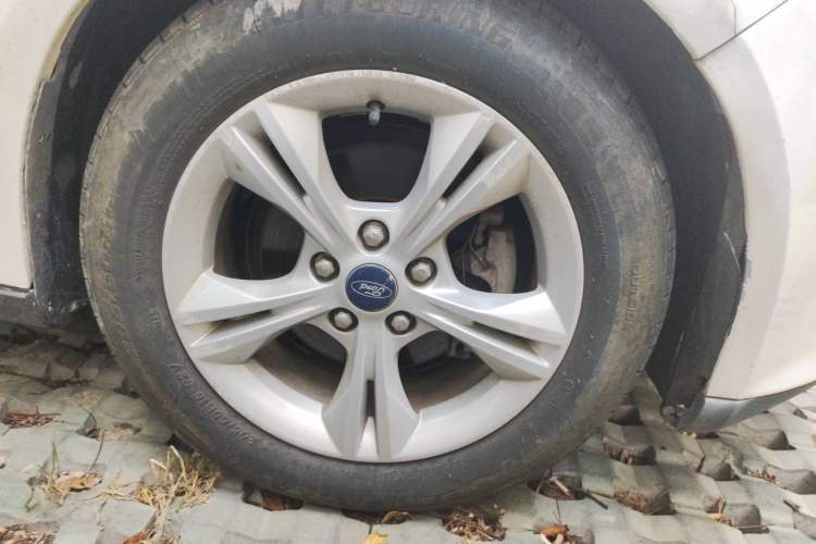 Used Ford Focus 2012 Sedan 1.6L Automatic Fashion Edition Right Front Wheel Hub