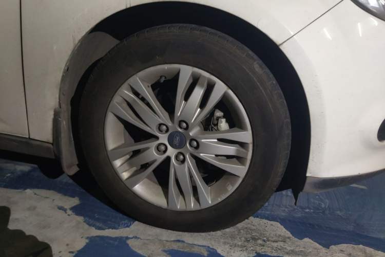 Used Ford Focus 2012 Hatchback 1.6L Automatic Comfort Model Right Front Wheel Hub