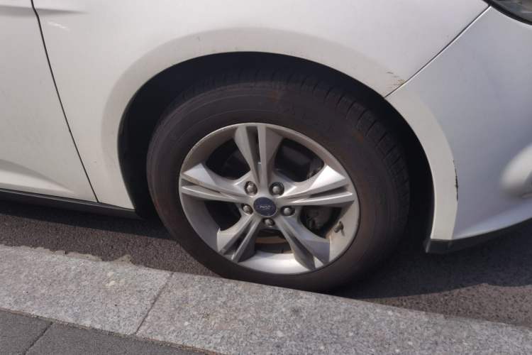 Used Ford Focus 2012 Sedan 1.6L Automatic Fashion Edition Right Front Wheel Hub