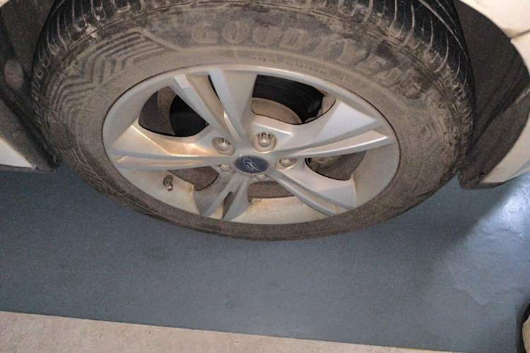 Used Ford Focus 2012 Hatchback 1.6L Automatic Fashion Edition Right Front Wheel Hub