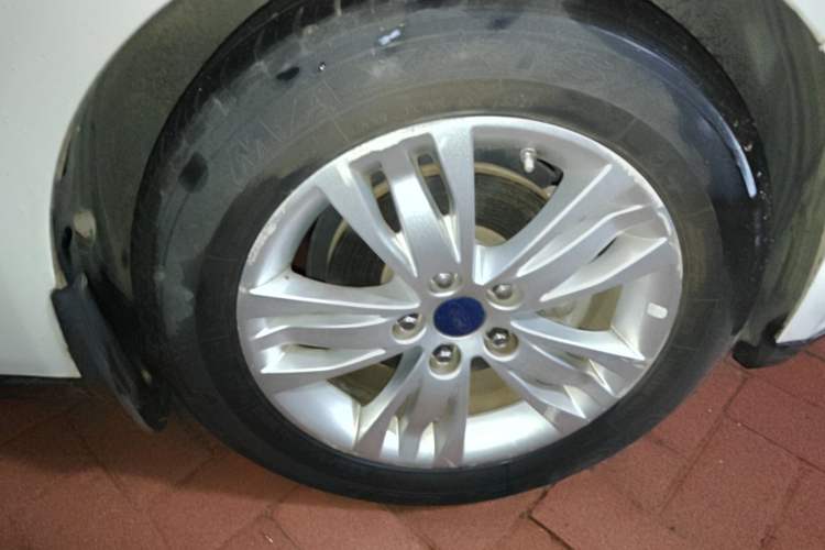 Used Ford Focus 2012 Hatchback 1.6L Automatic Comfort Model Right Front Wheel Hub