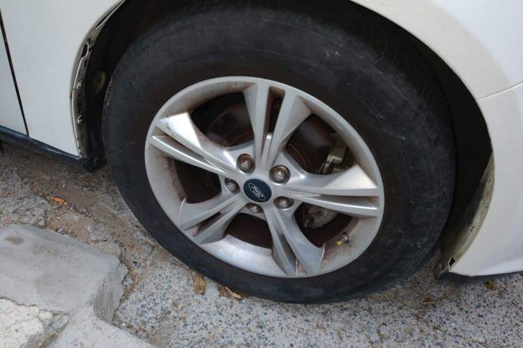 Used Ford Focus 2012 Hatchback 1.6L Automatic Fashion Edition Right Front Wheel Hub
