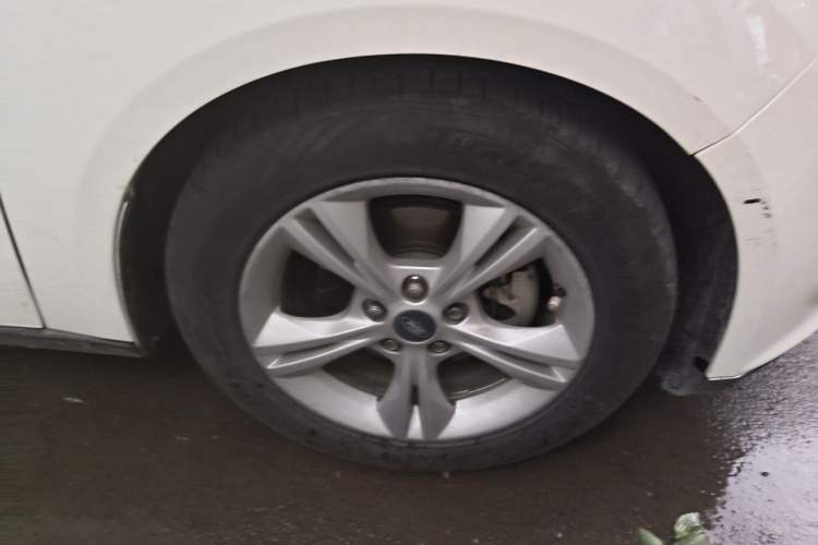 Used Ford Focus 2012 Sedan 1.6L Automatic Fashion Edition Right Front Wheel Hub