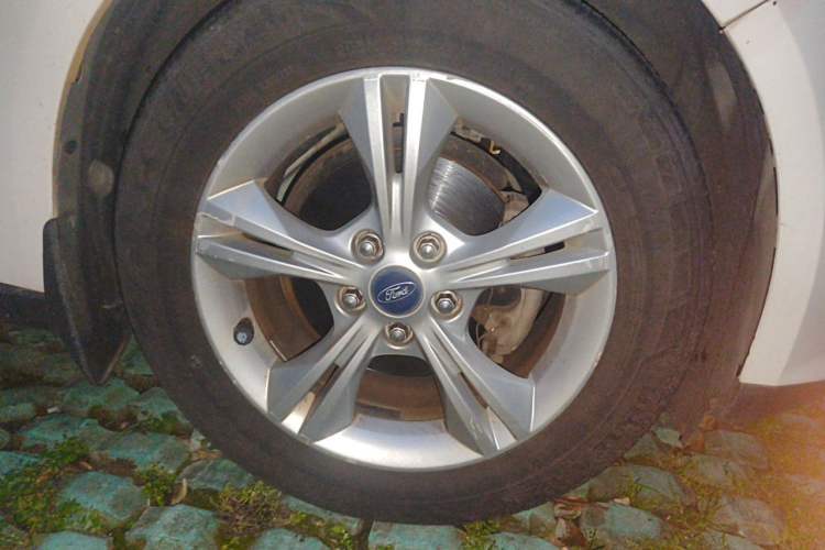 Used Ford Focus 2012 Sedan 1.6L Manual Fashion Edition Right Front Wheel Hub