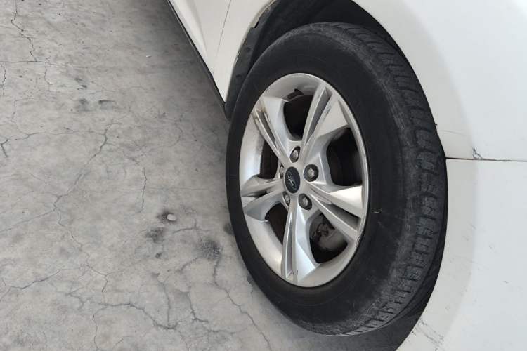 Used Ford Focus 2012 Sedan 1.6L Automatic Fashion Edition Right Front Wheel Hub