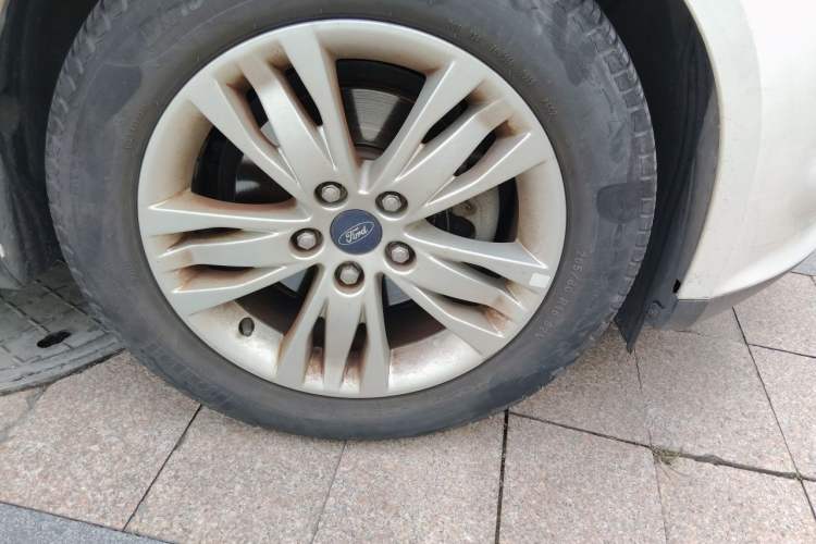 Used Ford Focus 2012 Sedan 1.6L Automatic Comfort Model Right Front Wheel Hub