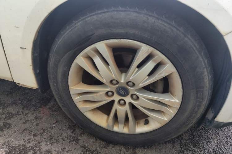 Used Ford Focus 2012 Sedan 1.6L Automatic Comfort Model Right Front Wheel Hub