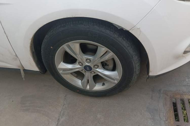 Used Ford Focus 2012 Hatchback 1.6L Automatic Fashion Edition Right Front Wheel Hub