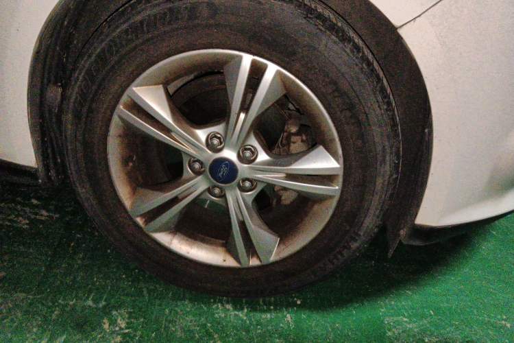 Used Ford Focus 2012 Sedan 1.6L Automatic Fashion Edition Right Front Wheel Hub