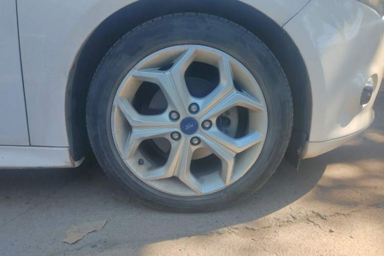 Used Ford Focus 2012 Hatchback 2.0L Automatic Luxury Sport Model Right Front Wheel Hub
