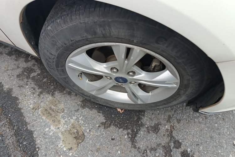 Used Ford Focus 2012 Hatchback 1.6L Automatic Fashion Edition Right Front Wheel Hub