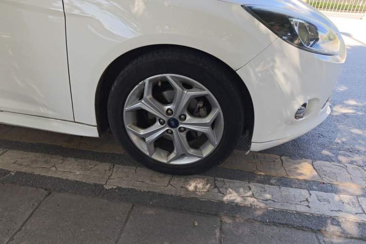 Used Ford Focus 2012 Hatchback 2.0L Automatic Luxury Sport Model Right Front Wheel Hub