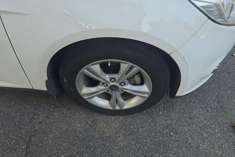 Used Ford Focus 2012 Hatchback 1.6L Automatic Fashion Edition Right Front Wheel Hub